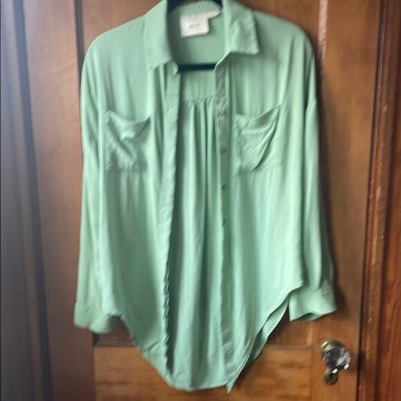Maeve by Anthropologie Green Casual Button Down Shirt with Collared Neckline - Picture 1 of 5